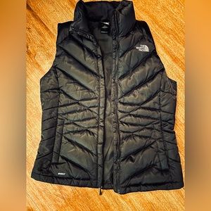 North Face Black puffer vest - like new condition!